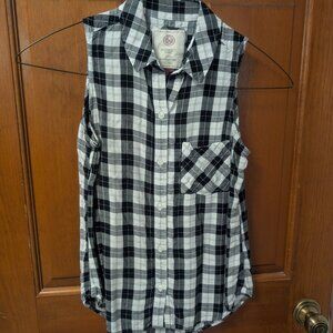 Juniors sleeveless button-down tunic, size Small